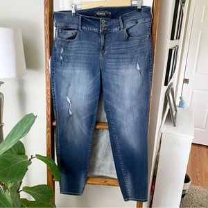Torrid / Super Skinny High Rise Jegging